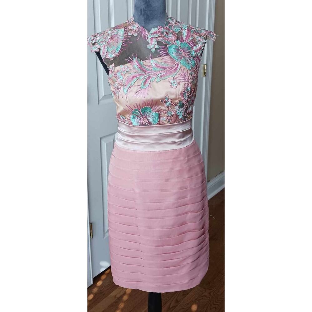 Bridess dress with embroidery, size 6 NWT